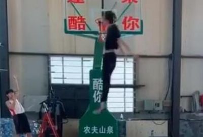 张国伟和张尚武，从网红到乞丐的人生分岔