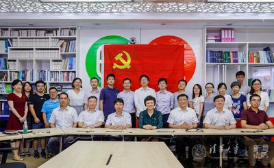 陈旭参加地学系教授林岩銮入党发展会